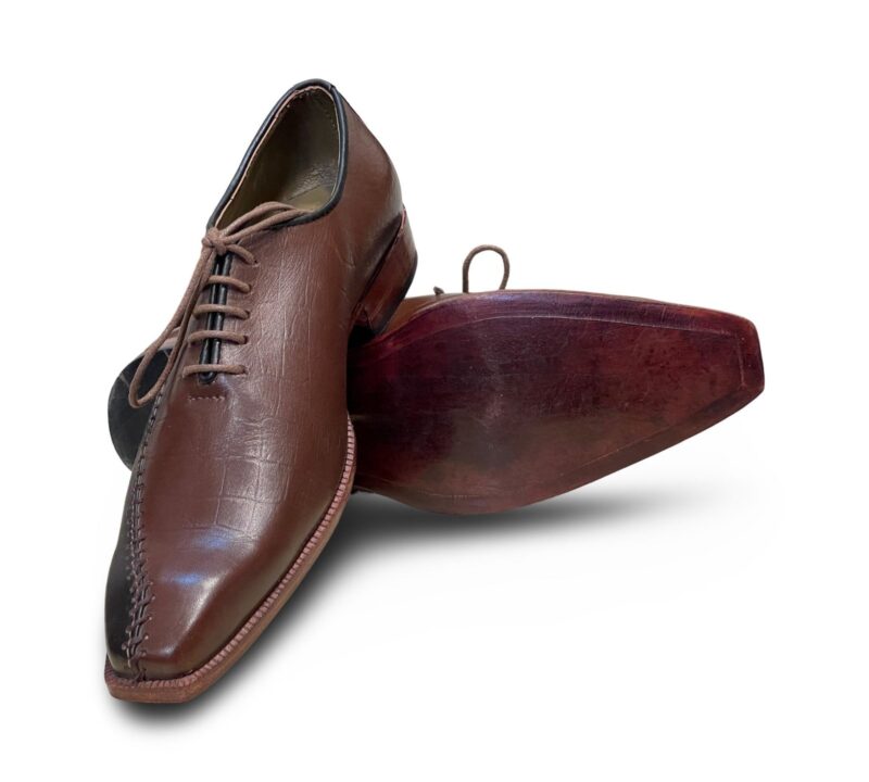 Two-Tone Burgundy and Brown Wholecut Shoes For Men - Image 2